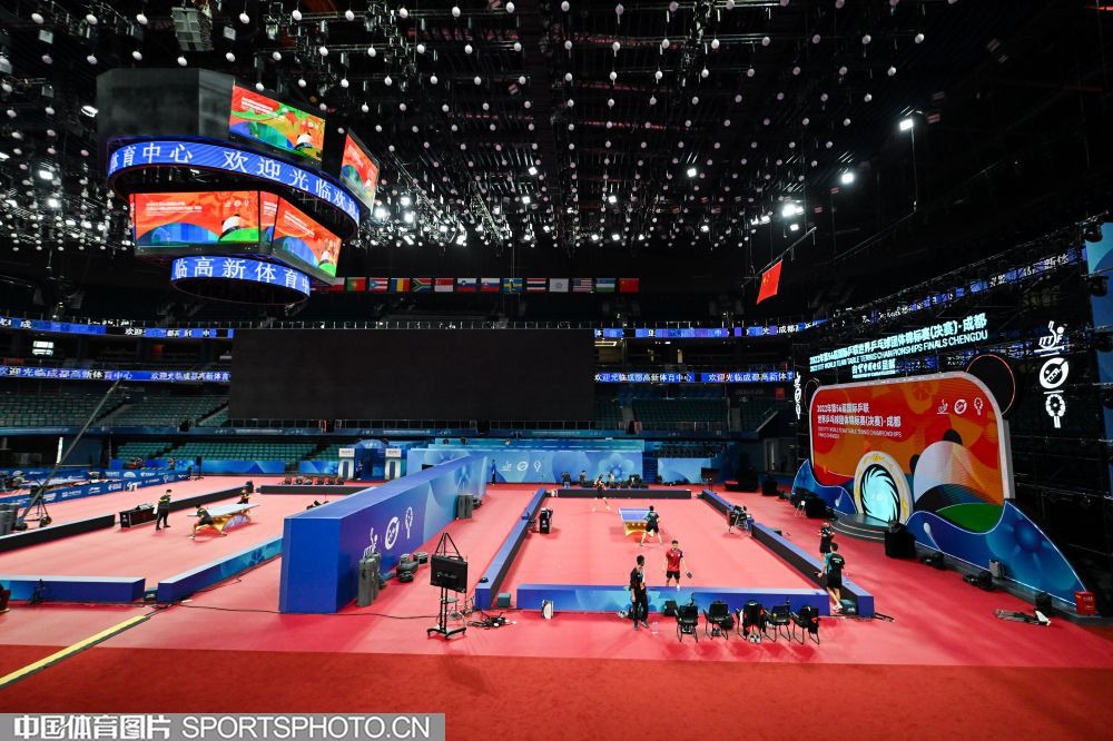 🚨🔵 官方消息：切尔西确认任命利亚姆·罗森尼尔为新任主教练，合同有效期至2032年6月。 这位新帅签下了一份为期六年半的合约。 来源：转会专家罗马诺